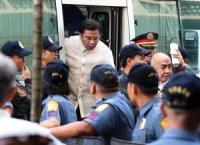 Jinggoy Estrada claims Aquino gov’t just ‘showing off’ in detaining ‘pork’ scam suspects
