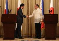 Japan's Prime Minister Abe vows 'sea help' to PHL amid China row