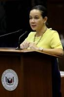 Grace Poe nearly ties VP Binay in latest poll survey