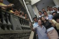 Robredo, Binay camps finalize transition