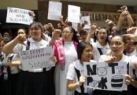 Aquino gets negative rating from anti-pork protesters