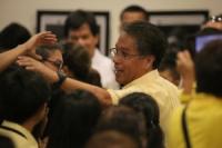 Roxas raises white flag, concedes to Duterte