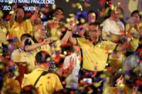 Mar formally asks Grace Poe to be 2016 running mate