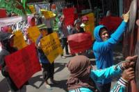 Transfer of ex-lawmaker to Camp Bagong Diwa hangs