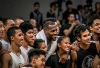 King James gives back