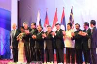 Despite Duterte tirades, Obama hails Fil-Ams