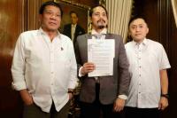 Duterte grants executive clemency to Robin Padilla