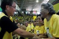 Mar Roxas calls Duterte’s campaign promises ‘ampaw’