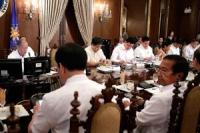 Aquino meets Binay, Cabinet on Yolanda rehab implementation
