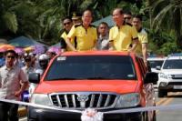 PNoy campaigns against Duterte: Why support another dictator?